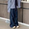Traje de estilo occidental de estilo coreano para niñas 2025 para niños medianos y grandes, camisa a rayas, pantalones vaqueros rectos de pierna ancha de imitación de dos piezas, conjunto de tres piezas