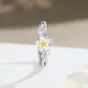 Anillos Originales de Pareja Camelia Plata de Ley 925 Estilo Bosque Fresco Ins Anillo de Flor de Nácar Regalo de San Valentín