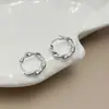 Pendientes Coreanos Sencillos Trenzados Estilo Hong Kong Versátiles Pequeños y Exquisitos Diseño de Alta Gama Pendientes de Aro Sencillos