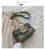 Bolsa de Verão Feminina Versátil 2024 Nova Moda Estilo Coreano Casual Elegante Costura de Algodão e Linho Bolsa de Ombro com Corrente Transversal