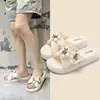 Chinelos Femininos de Verão para Casa Antiderrapantes Estilo Coreano Modernos Tendência Estilo Ins Celebridade da Internet Versátil Roupa Exterior Sandálias de Uma Tira e Chinelos de Verão