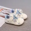 Zapatillas para niñas, nueva colección otoño 2026, zapatos infantiles estilo Forrest Gump de dibujos animados, para niñas mayores, zapatillas deportivas casuales y cómodas