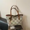 Bolsa de Hombro Grande Estampada 2026 para Mujer Moda Retro Tendencia para Viajar Debajo del Brazo Hombro Único Texturizada de Mano Tipo Cubo