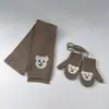 Conjunto de Dos Piezas de Bufanda y Guantes con Bordado de Oso Súper Lindo para Niños, Protección Contra el Frío al Aire Libre y Moda Cálida, Bufanda para el Cuello Manoplas