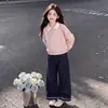 Colección nueva 2026: dulce y versátil top de manga larga con un lazo, combinado con pantalones vaqueros elegantes y modernos - un conjunto de dos piezas de moda para niñas