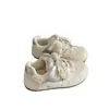 Zapatillas blancas de moda, con un estilo postapocalíptico, diseño de zapatilla de entrenamiento alemana y un look retro, casual y versátil para mujer, nueva colección otoño 2026