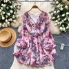 Vestido Feminino Estilo Resort à Beira-Mar com Estampa, Mangas Bufantes para o Outono, Gola Cruzada com Cinto, Saia Midi Emagrecedora e Bonita