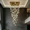 Candelabro de cristal de varios niveles con un diseño calado, adecuado para vestíbulos de villas; candelabro artístico hecho a medida para espacios grandes; luminarias no estándar para proyectos de ingeniería