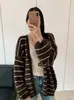 Cárdigan de punto a rayas de color block estilo perezoso para mujer, nueva colección otoño/invierno 2026, suéter de corte holgado y versátil, prenda de abrigo para mujer