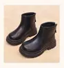 Botas para niñas, botas Martin, nuevo estilo otoño 2026, negras para niños, forradas de felpa, gruesas, zapatos grandes de algodón, botas cortas, botas de nieve cálidas