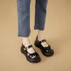 Sapatos Femininos Mary Jane de Solado Grosso Tamanho Pequeno Novo Estilo 2024 Sapatos Rasos de Salto Aumentado Couro Patentado Preto Sapatos Pequenos de Couro Item Quente