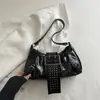 2026 Nuevo Llegada Estilo Punk Retro Remache Motocicleta Estilo Chica Caliente Gran Capacidad Viajero Bolso de Hombro Único Mujeres Venta al por Mayor