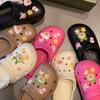 2024 Nuevos Zapatos de Agujeros Sandalias de Verano para Mujer Playa Ciber Celebridad Dibujos Animados Medias Pantuflas para Hombre Exterior Baotou Suela Suave