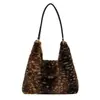 Bolso de felpa para mujer, nueva moda de otoño 2026, bolso de hombro de moda para llevar debajo del brazo, bolsa de mano tipo tote de gran capacidad para el día a día
