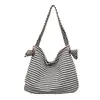 Nova Bolsa Tote Listrada de Ombro Casual Versátil com Design de Nicho Estilo Coreano para o Dia a Dia, Grande Capacidade, Bolsa de Ombro da Moda