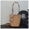 Outono e Inverno 2025 Novo Cesta de Palha Tecida Artesanal Transfronteiriça Casual Cesto Balde Bolsa Feminina Grande Capacidade Ombro Único Simples Versátil