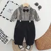 Traje de Primavera com Listras Xadrez Estilo Western para Meninos com Alça de Gravata Borboleta 2025 Novo Estilo Rua Fried Lindo Traje de Primavera para Crianças Bebês