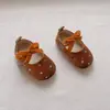 Novos Sapatos de Tecido Florais para Bebês e Crianças Pequenas, Sapatos de Tecido Bordados em Veludo com Bico Redondo e Velcro Antiderrapante, Estilo Retrô para Primavera e Outono