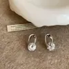 Brincos de Tarraxa de Metal Torcido com Zircônia Rotativa Inspirados em Design para Mulheres, Pequenos e Delicados, Estilosos e Modernos, Brincos Versáteis