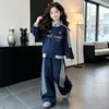 Conjunto de Moletom Outono/Inverno para Meninas 2026 Nova Moda Estiloso Roupa Esportiva Roupas Casuais de Outono para Crianças Conjunto Espesso de Duas Peças