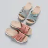 Nuevas Sandalias de Mujer de Marca Independiente de Talla Grande 2022 con Suelas Gruesas y Patrones Tallados, Estilo Europeo y Americano, Pantuflas y Sandalias de Mujer para Amazon