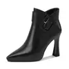 Botas Pretas Super Salto Alto de 10cm com Salto Grosso, Bico Fino, Plataforma Impermeável, Botas Curtas para Mulheres, com Fivela de Cinto, Botas Curtas Martin Sexy