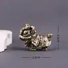 Enfeites de Latão Antigo, Dança do Leão de Latão Sólido, Enfeites da Tendência Nacional, Animais de Chá, Decorações Auspiciosas de Riqueza, Artesanato em Escultura de Cobre