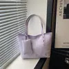 Bolso tote popular de nicho de este año para mujer, nuevo y elegante bolso de hombro para el trabajo de verano 2026, bolso versátil para el antebrazo
