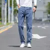 Jeans Masculino Casual Versátil Elástico Solto Tendência Perna Reta para Jovens - Primavera, Outono e Inverno de 2026