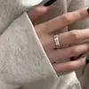 Novo anel de zircônia com montagem em estrela irregular 2023 para homens e mulheres, design de nicho e personalidade da moda, joias para casais coringa