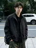 Chaqueta Bomber Retro Americana con Cuello Alto para Hombre Otoño Corta Cuadrada Hombro Recto Chaqueta de Trabajo Fresca y Elegante Chaqueta de Esquí a Prueba de Tres