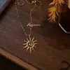 Collar de lujo con colgante de sol hueco dorado en espiral vintage minimalista europeo y americano con diseño fresco único de alta gama para la clavícula