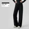Conjunto deportivo cálido y cómodo para mujer, con un diseño ajustado que estiliza la figura, perfecto para fitness y yoga, con un tacto lujoso
