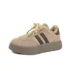 Sapatos versáteis para meninas, tênis infantis, nova coleção de inverno 2026, sapatos forrados com fleece para meninas e meninos, tênis de treino alemães para meninos