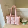 Bolsa sacola acolchoada com enchimento de plumas transfronteiriça para mulheres, bolsa espacial acolchoada simples, bolsa de mão para o dia a dia, bolsa de ombro casual sob o braço