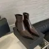 Primeiro Encontro Ji Retro Bico Fino Salto Alto Botas de Cano Curto Femininas Verão 2026 Novas Salto Fino Elásticas Emagrecedoras Zíper Traseiro Martin
