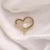 Broche de Laço Coração Simples para Mulheres, Corsage de Luxo, Alfinete Anti-Exposição para Gola Feminina, Alfinete de Cardigã, Acessório de Roupa