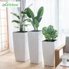 Maceta cuadrada grande de resina pintada a mano, personalizable, para sala de estar, con base alta, autoabsorbente y de pie.