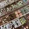 Decorações de Unhas Tendência 12 Compartimentos Strass para Unhas Flor Rosa Gelo Transparente Laço Pérola Strass Redondo Strass de Fundo Plano para Unhas Postiças