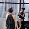 Camisa de gasa con cuello con volantes para mujer, diseño nuevo de verano 2025, estilo industrial pesado, sin mangas y con hombros descubiertos.