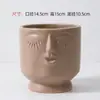 Vaso de cerâmica estilo nórdico, simples e artístico, em tom creme ins, oferecendo um toque de luxo leve e de alta qualidade, adequado para arranjos florais e decoração de casa