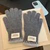 Luvas de Tricô Vermelhas de Natal 2026 Femininas de Inverno Novas Espessadas Proteção contra Frio Quentes para Equitação Sem Dedos Compatíveis com Tela de Toque