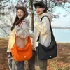 Bolsa Nueva con Cierre, Ultraligera, Gran Capacidad, Bolso Cruzado Casual y Versátil para Hombres, Bolsa Tipo Dumpling, Bolso de Viaje para Mujer con Logo Estampado