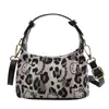 Bolsa de Axila para Mujer Nueva de Otoño e Invierno Estampado de Leopardo de Dibujos Animados Moda Versátil para Viajar Portátil Cruzada Bolso Cruzado de Hombro para Niños
