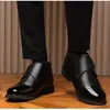 Sapatos de Algodão de Cano Alto 2025 Novo Estilo de Inverno Sapatos de Algodão Quentes Espessos com Forro de Lã Estilo Britânico Botas de Neve Sapatos de Algodão de Couro Masculinos de Cano Alto
