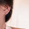 Arete doble capa simple y pequeño Nuevo 2023 aretes populares para mujer diseño de nicho sentido de alta gama aretes de aro