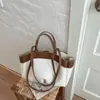 Bolsa Ala Estilo Retrô Britânico Bolsa Tote de Grande Capacidade para Mulheres Versátil para o Trabalho Bolsa de Mão Bolsa de Ombro Novidade Outono 2026