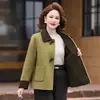 Elegante y moderno abrigo de lana para madre de mediana edad con botones de rana para mujer, versátil estilo nuevo de otoño e invierno, abrigo de lana de doble cara de corte ancho