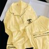 Pijama de terciopelo dorado de alta calidad para mujer, nuevo otoño e invierno, cálido, estilo occidental de manga larga, traje de estilo pequeño y fragante, ropa de casa de lujo