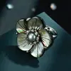 Anillo Abierto de Flor de Nácar Negro de Gama Alta, Aleación de Cobre con Circonita y Perla de Agua Dulce, Banda de Anillo Ajustable